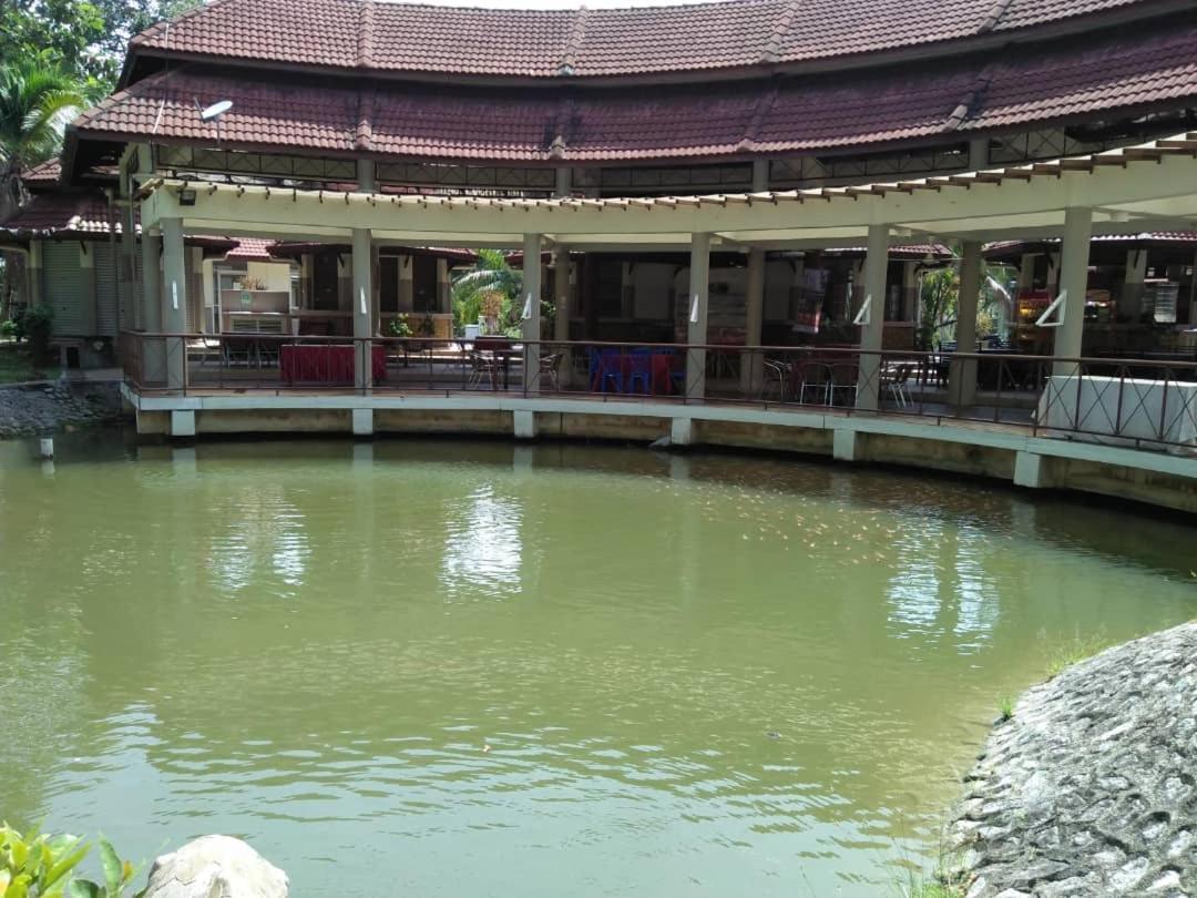 Hotel Felda Residence Hot Springs Sungkai Exterior foto